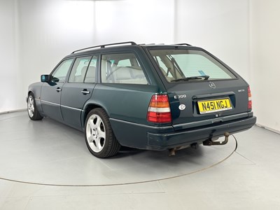 Lot 17 - 1996 Mercedes-Benz E300 D