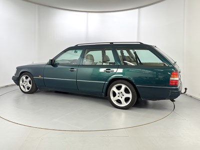 Lot 17 - 1996 Mercedes-Benz E300 D