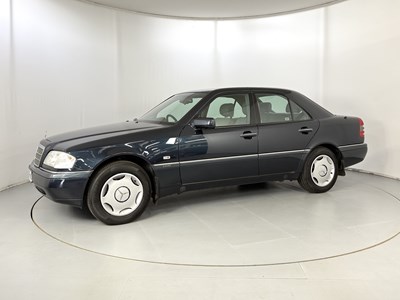 Lot 24 - 1997 Mercedes-Benz C200
