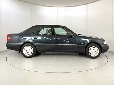 Lot 24 - 1997 Mercedes-Benz C200