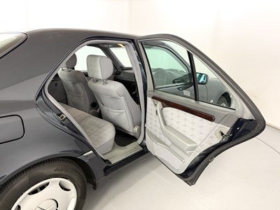 Lot 24 - 1997 Mercedes-Benz C200