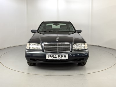 Lot 24 - 1997 Mercedes-Benz C200