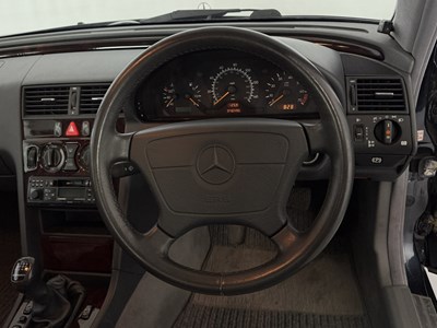 Lot 24 - 1997 Mercedes-Benz C200