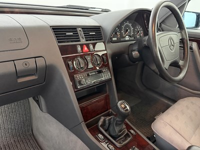 Lot 24 - 1997 Mercedes-Benz C200