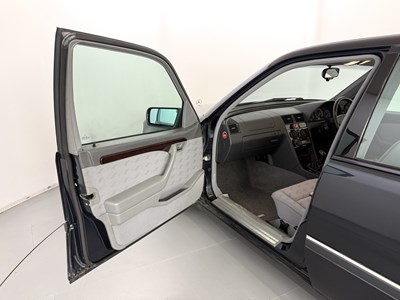 Lot 24 - 1997 Mercedes-Benz C200