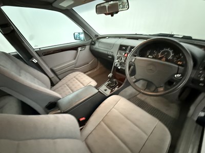 Lot 24 - 1997 Mercedes-Benz C200