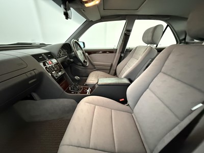 Lot 24 - 1997 Mercedes-Benz C200