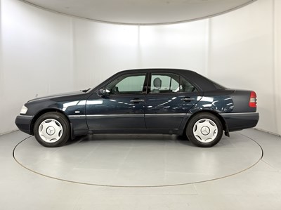Lot 24 - 1997 Mercedes-Benz C200