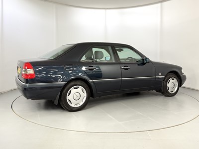 Lot 24 - 1997 Mercedes-Benz C200