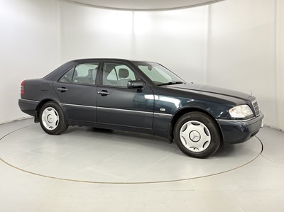 Lot 24 - 1997 Mercedes-Benz C200