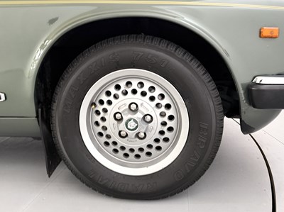 Lot 144 - 1986 Jaguar XJ6