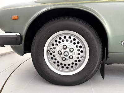 Lot 144 - 1986 Jaguar XJ6