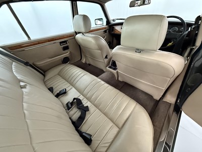 Lot 144 - 1986 Jaguar XJ6