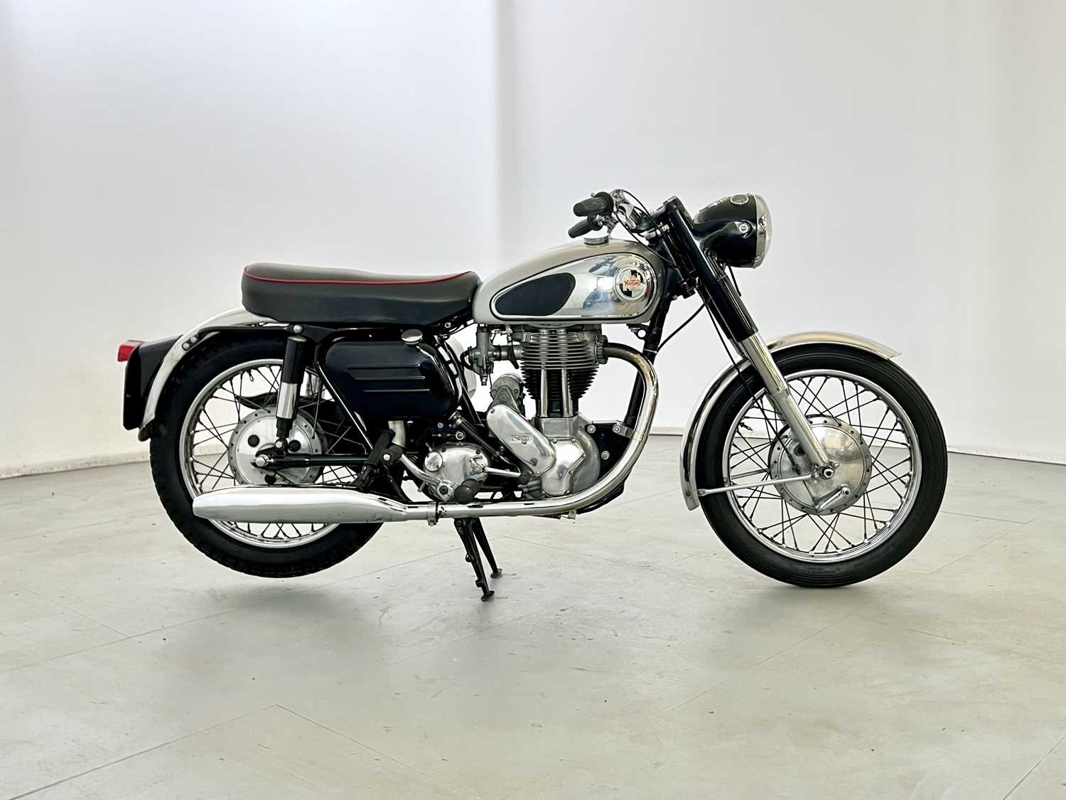 Lot 129 - 1957 Norton ES2