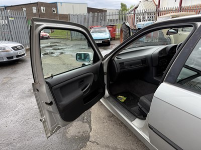 Lot 178 - 1991 BMW 318i - NO RESERVE