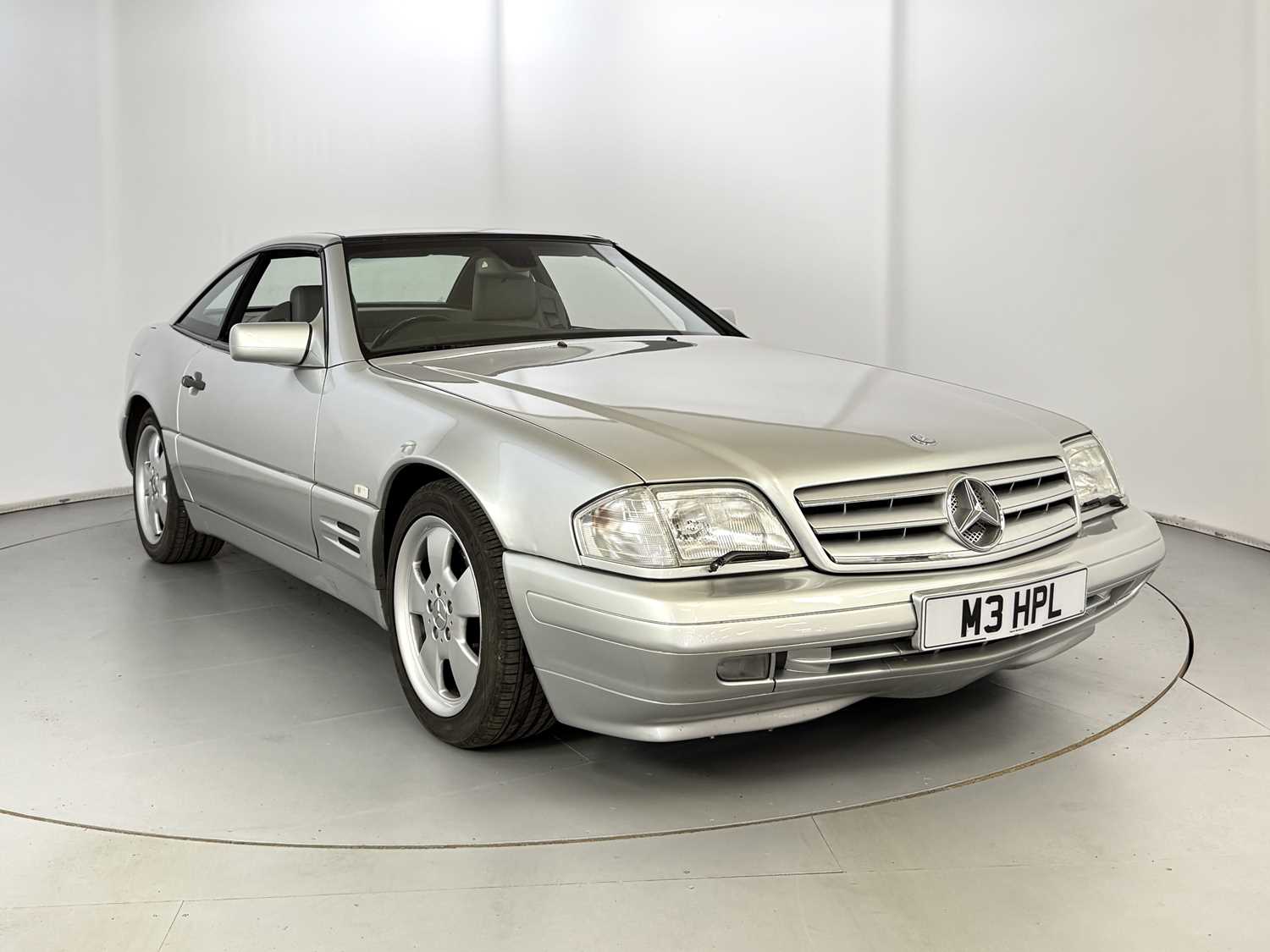Lot 128 - 1997 Mercedes-Benz SL320