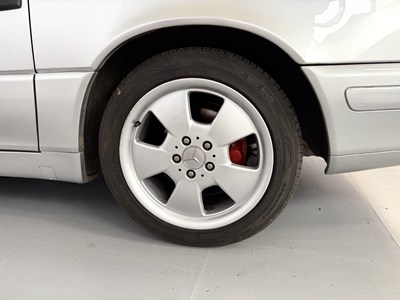 Lot 128 - 1997 Mercedes-Benz SL320