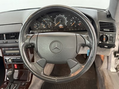 Lot 128 - 1997 Mercedes-Benz SL320