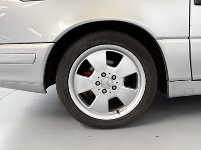 Lot 128 - 1997 Mercedes-Benz SL320