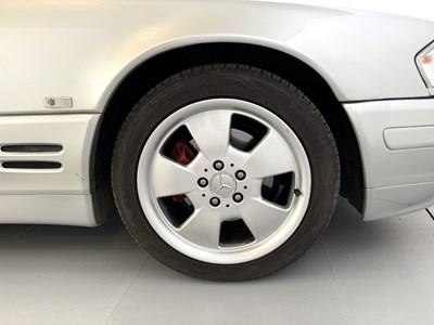 Lot 128 - 1997 Mercedes-Benz SL320
