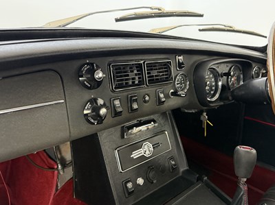Lot 117 - 1972 MG BGT
