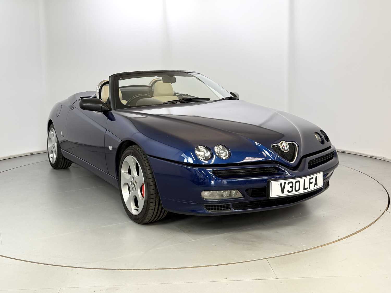 Lot 42 - 2002 Alfa Romeo Spider 3.0 V6
