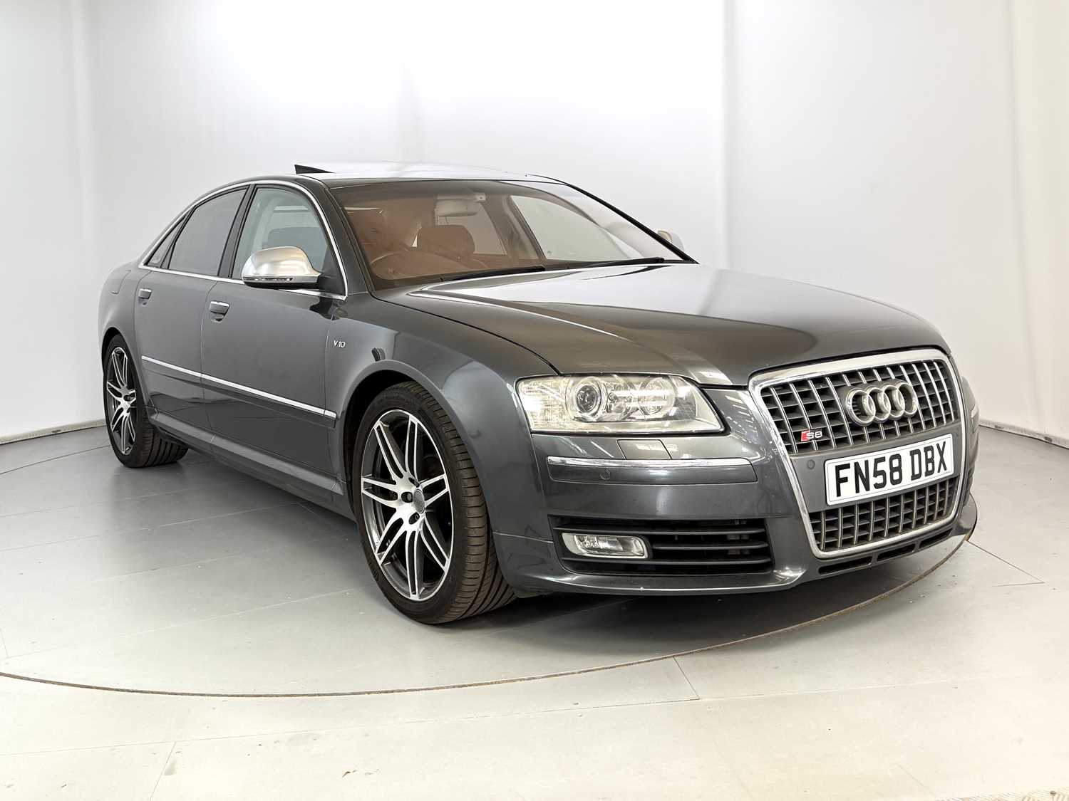 Lot 83 - 2008 Audi S8 V10