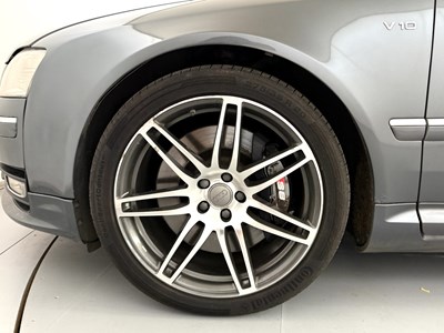 Lot 83 - 2008 Audi S8 V10