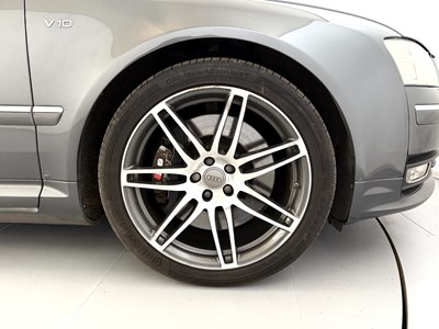 Lot 83 - 2008 Audi S8 V10