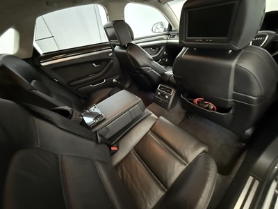 Lot 83 - 2008 Audi S8 V10