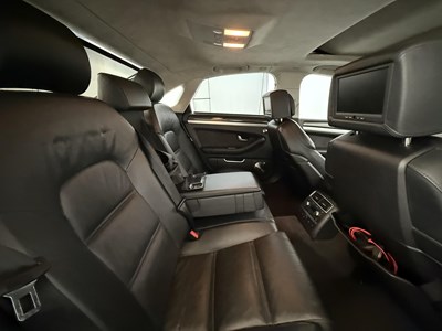 Lot 83 - 2008 Audi S8 V10