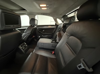 Lot 83 - 2008 Audi S8 V10