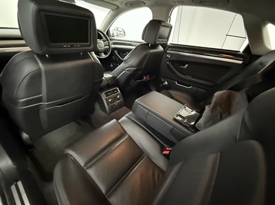 Lot 83 - 2008 Audi S8 V10