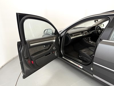 Lot 83 - 2008 Audi S8 V10