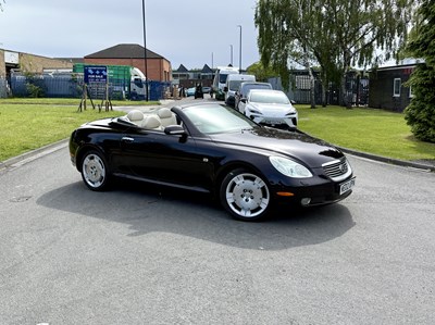 Lot 2002 Lexus SC430