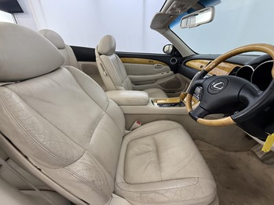 Lot 32 - 2002 Lexus SC430