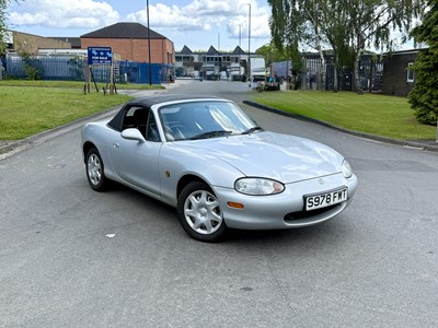 Lot 1998 Mazda MX5