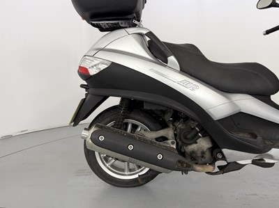 Lot 131 - 2010 Piaggio MP3 400