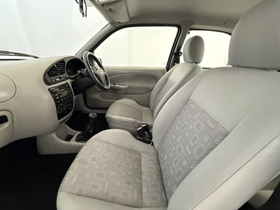 Lot 122 - 2000 Ford Fiesta