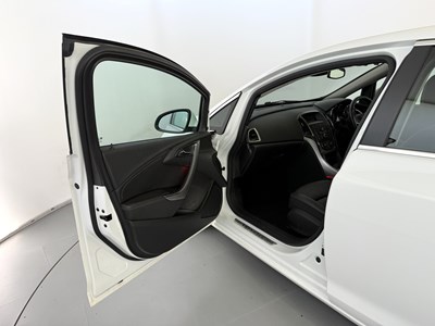 Lot 130 - 2014 Vauxhall Astra - NO RESERVE