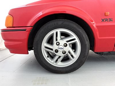 Lot 22 - 1987 Ford Escort XR3i