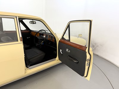 Lot 66 - 1973 Triumph 2000