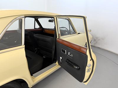 Lot 66 - 1973 Triumph 2000
