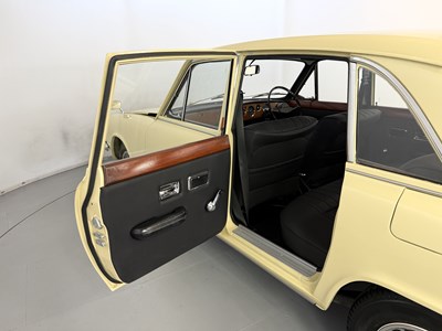 Lot 66 - 1973 Triumph 2000