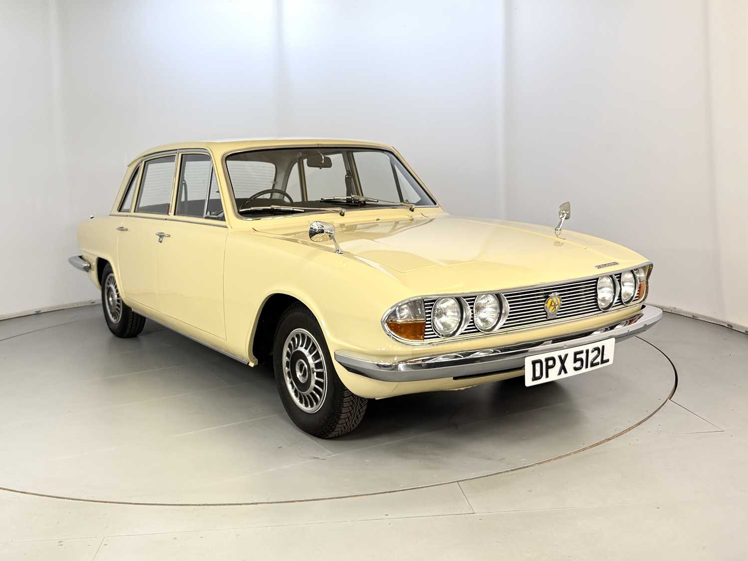 Lot 66 - 1973 Triumph 2000