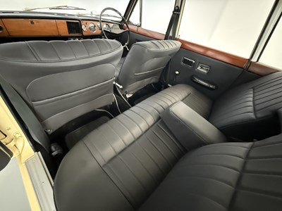 Lot 66 - 1973 Triumph 2000