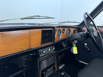 Lot 66 - 1973 Triumph 2000