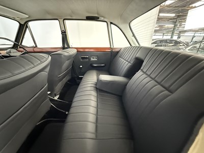 Lot 66 - 1973 Triumph 2000