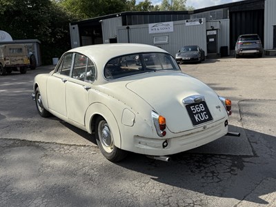 Lot 57 - 1964 Daimler 250