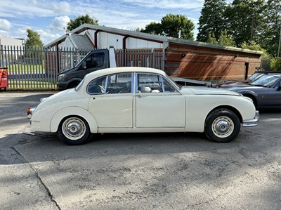 Lot 57 - 1964 Daimler 250